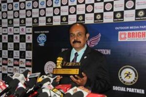 Sunil Sonhiya Received Rastriya Achiever Award In Mumbai By The Hands Of Actor/Director & Producer Of Creative Eye