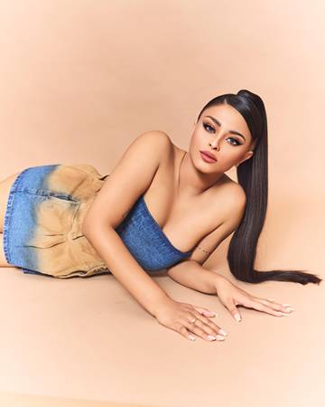 Where Elegance Meets Edge: Xishmiya Brown Reigns Supreme