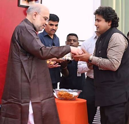 Advocate Vinay Kumar Dubey Meets Union Home Minister Amit Shah On New Year, Extends Greetings