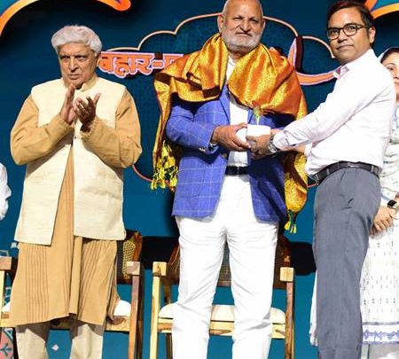 بہارِ اُردو کا پہلا دن: جاوید اختر، سچن پیلگاؤنکر، شیکھر سمن اور علی اصغر کی موجودگی میں ہاؤس فل اسٹیڈیم میں شاندار آغاز