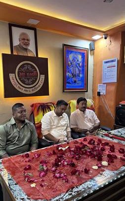 મહાસમાચાર – સુરતમાં ભારત રક્ષા મંચ દ્વારા વિજયાદશમી નિમિત્તે ભવ્ય શસ્ત્ર પૂજન, ડૉ. સ્મિત રાણા અને શ્રી ભગવાન ઝા રહ્યા વિશેષ આકર્ષણ