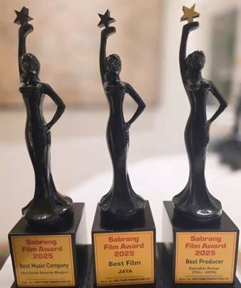 रत्नाकर कुमार की ‘जया’ को मिले 4 अवार्ड 10वें सबरंग फ़िल्म पुरस्कार समारोह में