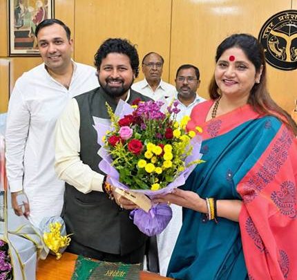 उत्तर प्रदेश राज्य विधानमण्डल पेंशनर्स संस्थान द्वारा “विश्वकर्मा पूजा” एवं राष्ट्र नायक नरेन्द्र मोदी जन्मोत्सव सेवा संकल्प मनाया गया, वीकेडीएल एनपीए एडवाइजरी काउंसिल चेयरमैन विनय कुमार दुबे हुए सम्मानित i