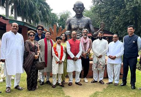 लोकप्रिय बॉलीवुड अभिनेता मुकेश त्यागी एवं बीजीपी प्रवक्ता विशिष्ट अतिथि औशिम खेत्रपाल ने ‘हनुमान अंश’ की टीम को सम्मानित किया